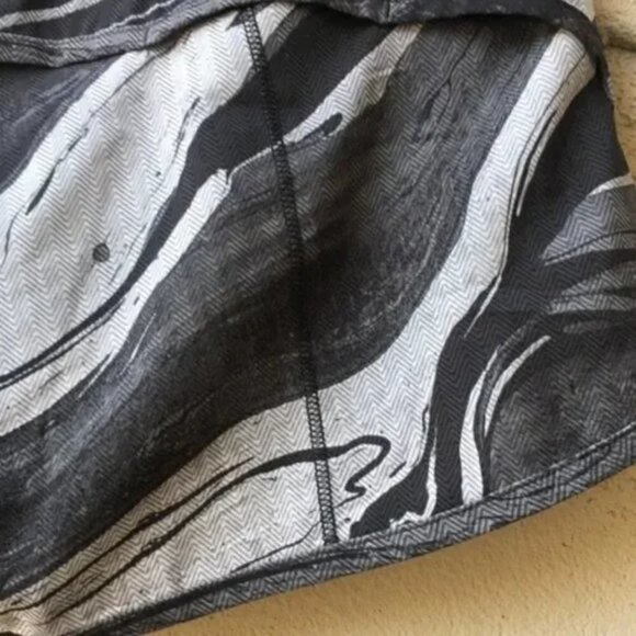 RARE Lululemon Speed Short Marbled Mix Speed Short White Black - Picture 4 of 8